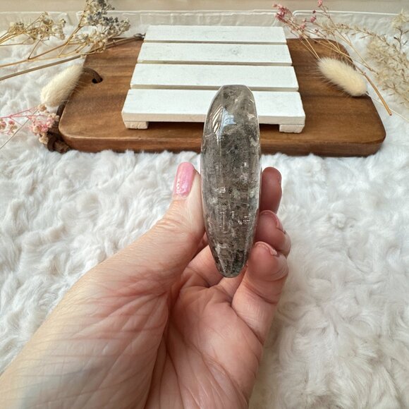 Garden Quartz Lodalite Heart Carving - Picture 5 of 7